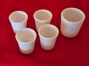 lot 139 image: Set of 5 White Milk Glass TumblersShot Glasses