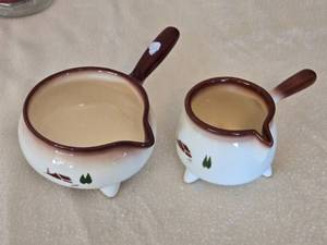 lot 140 image: Set of 2 Ceramic Sauce Pots with Handles and Decorative Motif