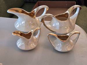 lot 146 image: Vintage Gold Rim Porcelain Creamers