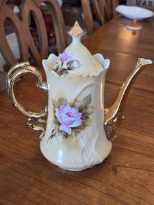 lot 157 image: Vintage Leftons China Floral Teapot with Gold Accents