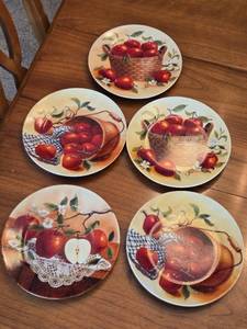 lot 161 image: Decorative Plates with Apple Basket Design