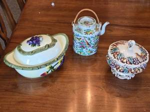 lot 165 image: Set of 3 Decorative Ceramic Serving Pieces