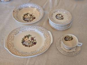 lot 167 image: Set of American Limoges China DOr 22K Gold Trim Dishes - Made in the USA
