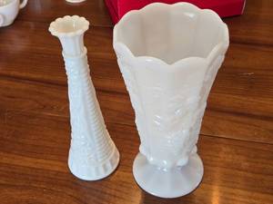 lot 182 image: Set of 2 White Milk Glass Vases with Intricate Designs