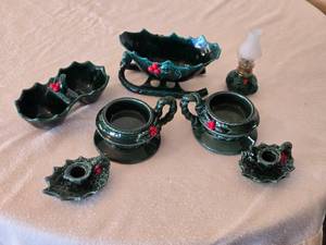 lot 197 image: Vintage Leftons Ceramic Green Holly Leaf & Berries Tiny Oil Lamp, 8 Sleigh Serving Bowl, Cups
