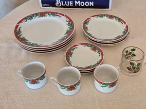 lot 202 image: Traditions Made in China Christmas Dinnerware Set