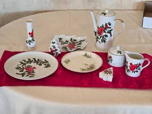 lot 204 image: Beautiful Leftons Christmas Cardinal Porcelain Dishware
