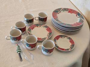 lot 205 image: Gibson Holiday Poinsettia Themed Dinnerware Set