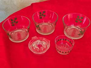 lot 209 image: Decorative Glass Bowls with Holly and Christmas Tree Motifs, Juicer