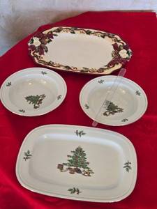 lot 214 image: Set of Holiday Themed Serving Platters and Bowls