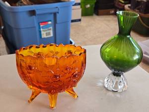 lot 222 image: Vintage Art Glass Vase and Bowl - Amber and Green