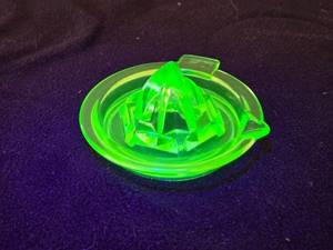 lot 227 image: Vintage Green Uranium Glass Juicer