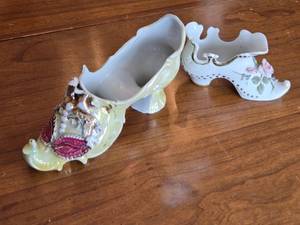 lot 236 image: Hand-Painted Ceramic Shoe Figurines - 1 Lefton