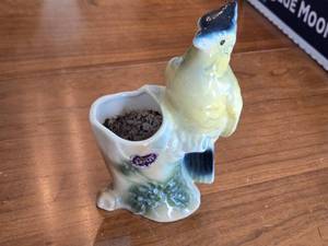 lot 237 image: Royal Copley Yellow Bird Planter Figurine