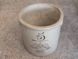lot 256 image: Vintage Red Wing Stoneware 5 Gallon Birch Leaf Crock