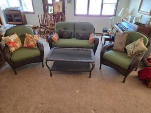 lot 5B image: Amazing Patio Furniture Set with Glass-Top Table and Cushion Chairs
