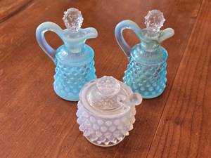 lot 266 image: Opalescent Glass Hobnail Cruet Pitchers and Jar