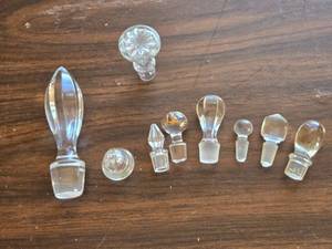 lot 274 image: Assorted Vintage Crystal Bottle and Cruet Stoppers