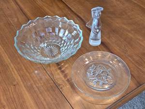 lot 282 image: 3 Vintage Glass Decor Pieces - Etched Bowl, Floral Pattern Plate, Glass Angel