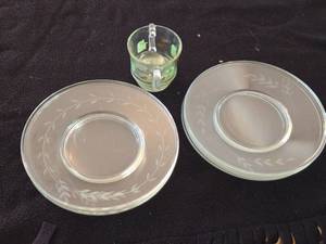 lot 284 image: Vintage Glass Plates and Glass Ball