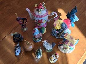 lot 299 image: 12 Decorative Animal Figurines and Small Teapot