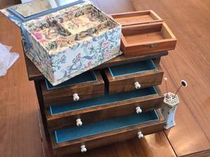 lot 316 image: Wooden Jewelry Box Set with Fabric Liner and Pin Cushion