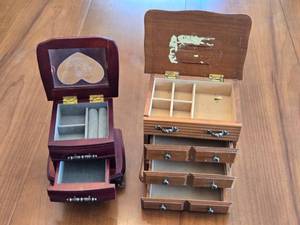 lot 317 image: 2 Wooden Jewelry Boxes with Compartments