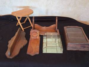 lot 319 image: Wooden Decor Items and Glass Display Box