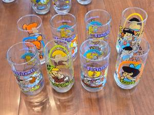 lot 332 image: Lot o f 8 of Flintstones Themed Drinking Glasses