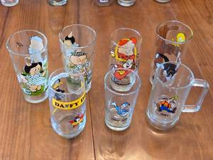 lot 336 image: 7 Vintage Animation Glasses Featuring Looney Tunes and Disney Characters