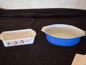 lot 340 image: 2 Vintage Anchor Hocking and Pyrex Baking Dishes