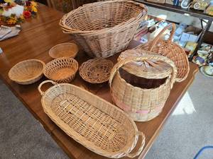 lot 348 image: Lot of Various Wicker Baskets with Various Designs
