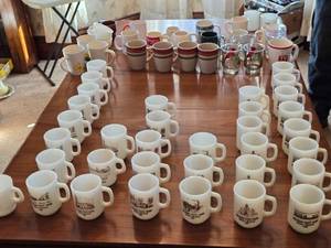 lot 357 image: Collection of Vintage Belview State Bank Souvenir Mugs and Other Mugs