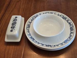 lot 378 image: Vintage Corelle Plates and Bowl, Pyrex Butter Dish