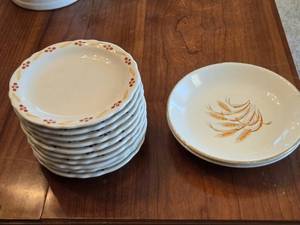 lot 380 image: Vintage Plates, Some Homer Laughlin