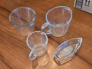 lot 383 image: Assorted Glass Measuring Cups and Juicer