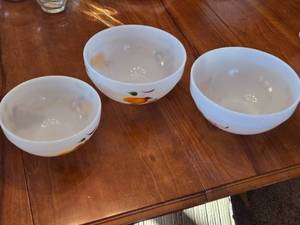 lot 384 image: 3 Vintage Fire-King Mixing Bowls with Floral Design