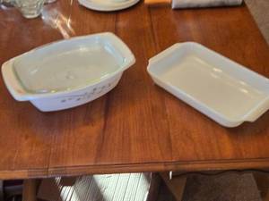 lot 385 image: Pyrex Bakeware with Glass Lid & Other Baking Dish