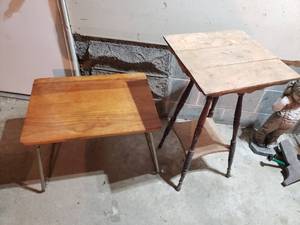 lot 407 image: 2 Vintage Side Tables