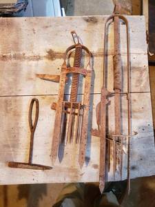lot 420 image: Mole or Gopher Traps, Welding Hammer