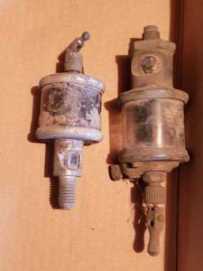 lot 423 image: Vintage Motor Parts - Oilers