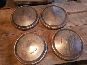 lot 437 image: 4 Vintage Ford Motor Company Hubcaps