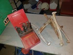 lot 447 image: Heavy Duty Gear Puller and Set of Large Drill Bits