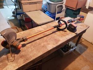 lot 449 image: Black & Decker 60V Max String Trimmer with Battery and Charger