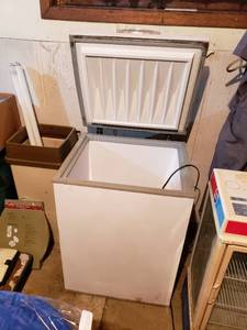 lot 470 image: Used Deep Freezer Chest - Compact Size