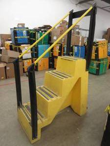 lot 10 image: PLASTIC STEP LADDER WITH WHEELS. IN NICE CONDITION - 45L x 23W x 70H, 500lb Capacity.