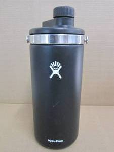 lot 106 image: Hydro Flask 128 oz. Oasis Water Jug Stainless Steel, Reusable, Vacuum Insulated Leak Proof Cap,Black - Scratch and Dent, Missing Handle, Used