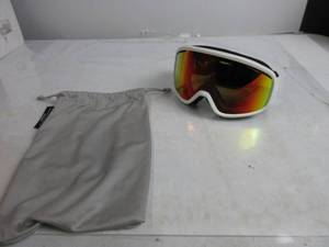 lot 30 image: SMITH Vogue Goggles for Women with Carbonic-x Lens  Performance Snowsports Goggles with Replaceable Lens for Skiing & Snowboarding  White  Red Sol-X Mirror USED