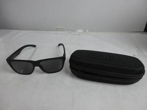 lot 37 image: SMITH Lowdown 2 Sunglasses  Performance Sports Active Sunglasses For Running or Everyday Wear  For Men & Women  Matte Black  Black ChromaPop Glass Polarized Lenses SLIGHTLY SCRATCHED, USED, SMUDGES
