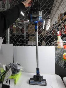 lot 83 image: Hoover ONEPWR Blade Cordless Stick Vacuum Cleaner - Kit BH53310 SCRATCHED, STAINED,USED, TESTED, WORKS